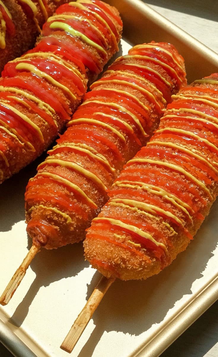 Fresh Korean corn dog being served